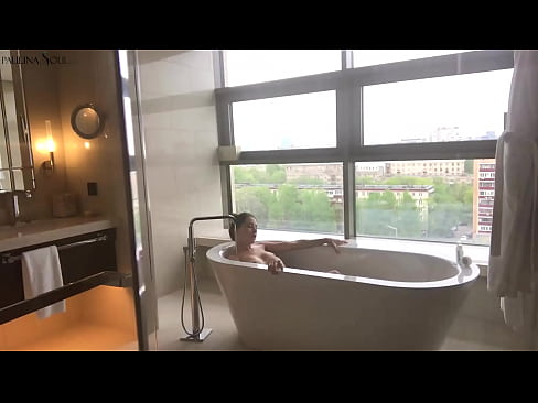 ❤️ Milžiniškas kūdikis aistringai masturbuoja savo putę vonios kambaryje Seks video prie lt.muitohentai.ru