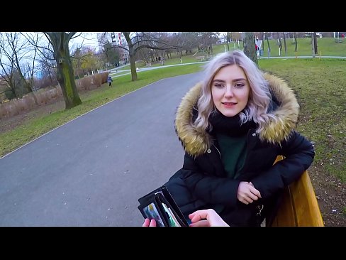 ❤️ Už pinigus nuryja karštą nepažįstamojo spermą - blowjob in the park by Eva Elfie Seks video prie lt.muitohentai.ru